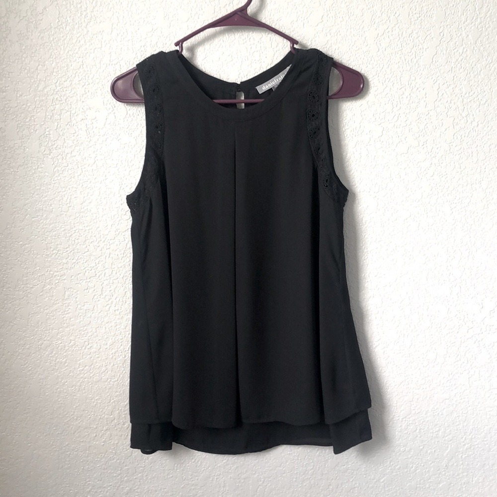 DANIEL RAINN Pregnancy XS black blouse  very flattering